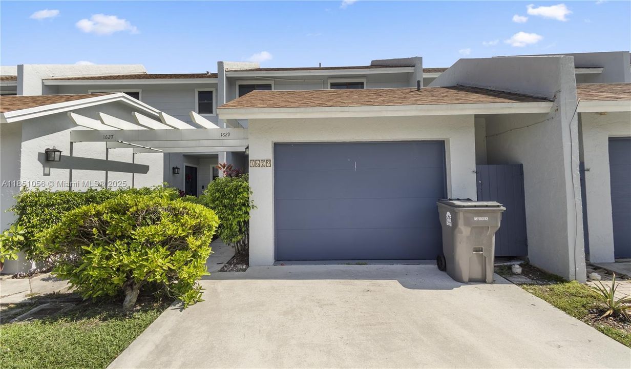 Vendido Recientemente: $319,900 (3 camas, 2 baños, 1502 Pies cuadrados)