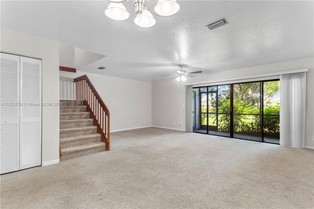 Vendido Recientemente: $319,900 (3 camas, 2 baños, 1502 Pies cuadrados)