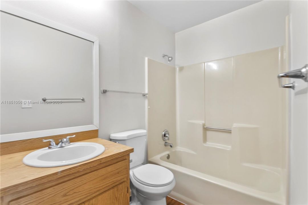 Vendido Recientemente: $319,900 (3 camas, 2 baños, 1502 Pies cuadrados)