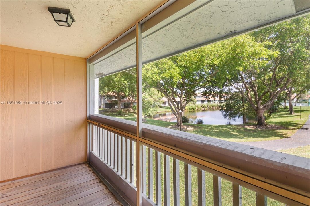 Vendido Recientemente: $319,900 (3 camas, 2 baños, 1502 Pies cuadrados)