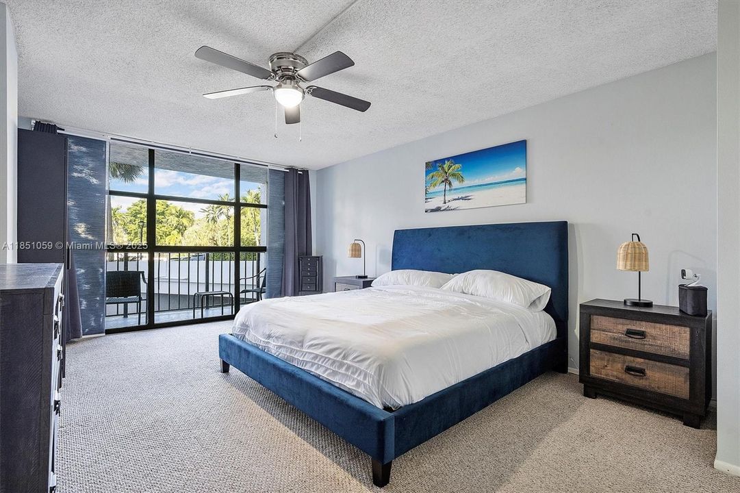 На продажу: $219,000 (1 спален, 1 ванн, 915 Квадратных фут)