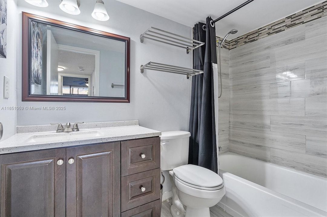 На продажу: $219,000 (1 спален, 1 ванн, 915 Квадратных фут)