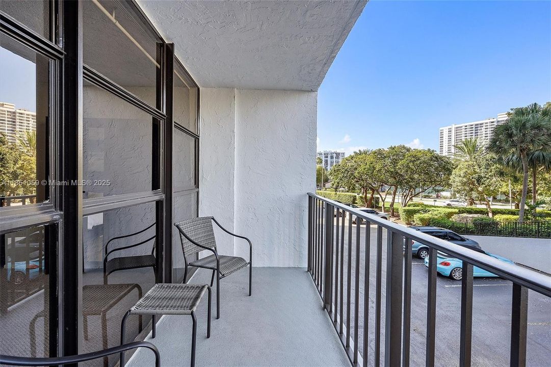 На продажу: $219,000 (1 спален, 1 ванн, 915 Квадратных фут)