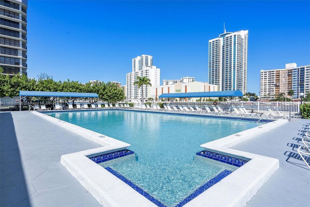 На продажу: $219,000 (1 спален, 1 ванн, 915 Квадратных фут)