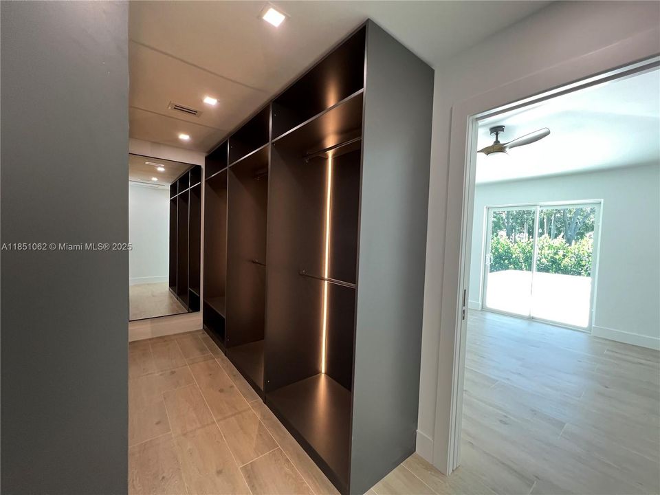 Recently Sold: $1,780,000 (4 beds, 2 baths, 2356 Square Feet)