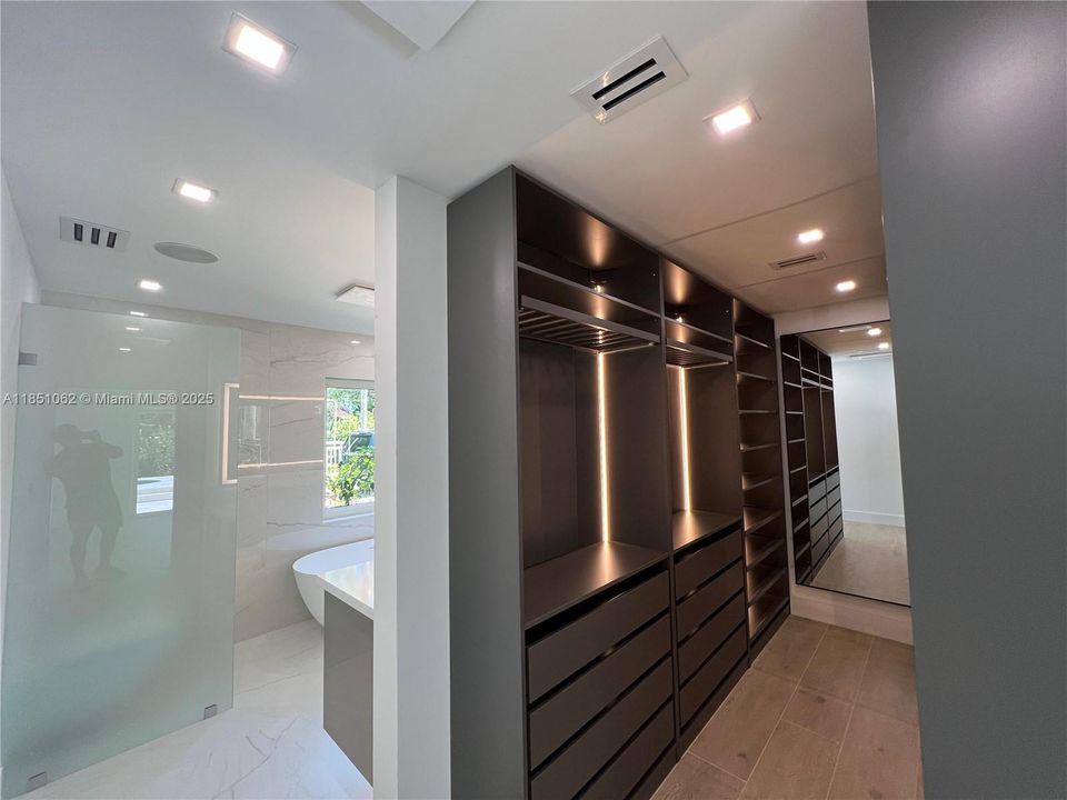 Recently Sold: $1,780,000 (4 beds, 2 baths, 2356 Square Feet)