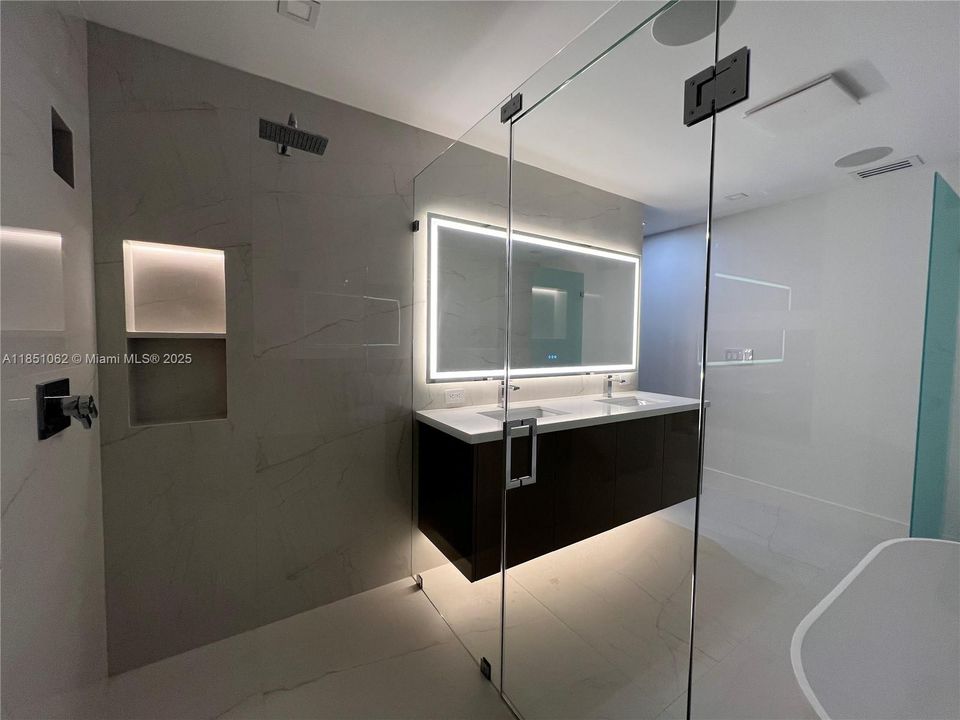 Recently Sold: $1,780,000 (4 beds, 2 baths, 2356 Square Feet)