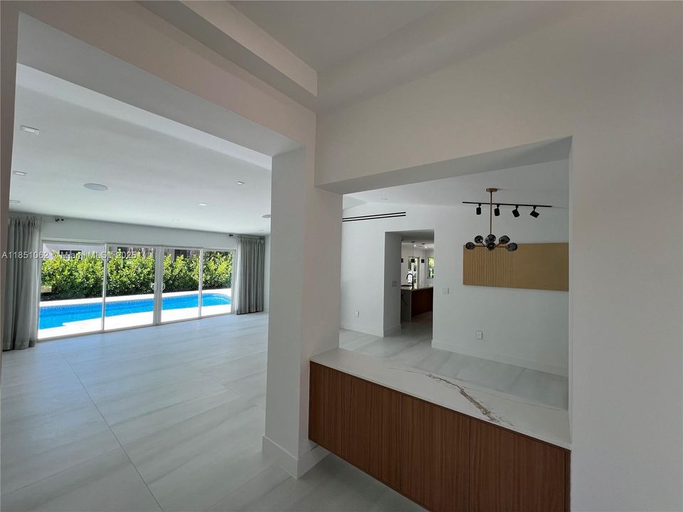 Recently Sold: $1,780,000 (4 beds, 2 baths, 2356 Square Feet)