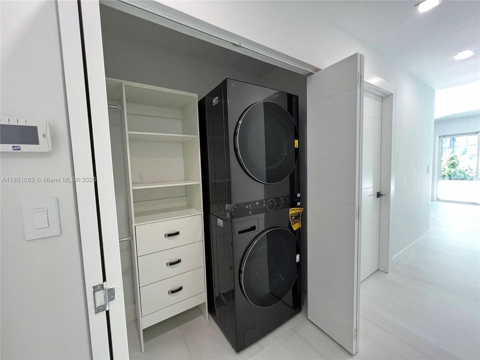 Recently Sold: $1,780,000 (4 beds, 2 baths, 2356 Square Feet)