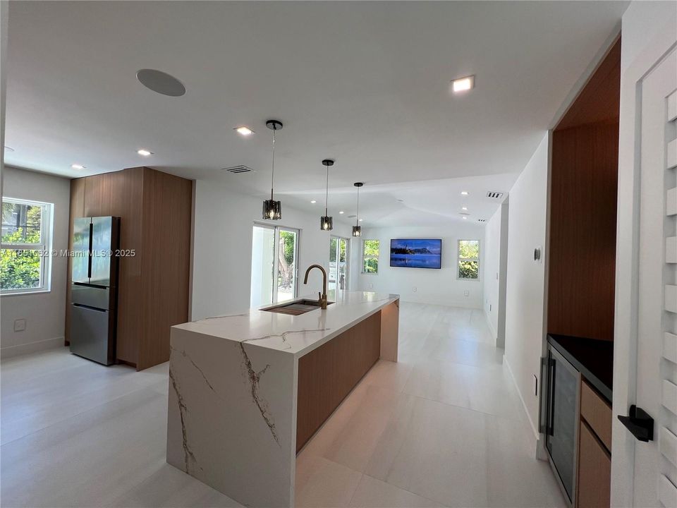 Recently Sold: $1,780,000 (4 beds, 2 baths, 2356 Square Feet)