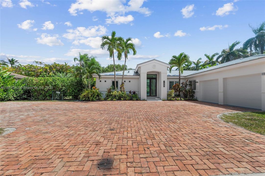 Recently Sold: $1,780,000 (4 beds, 2 baths, 2356 Square Feet)