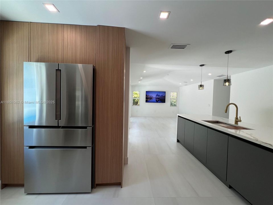 Recently Sold: $1,780,000 (4 beds, 2 baths, 2356 Square Feet)