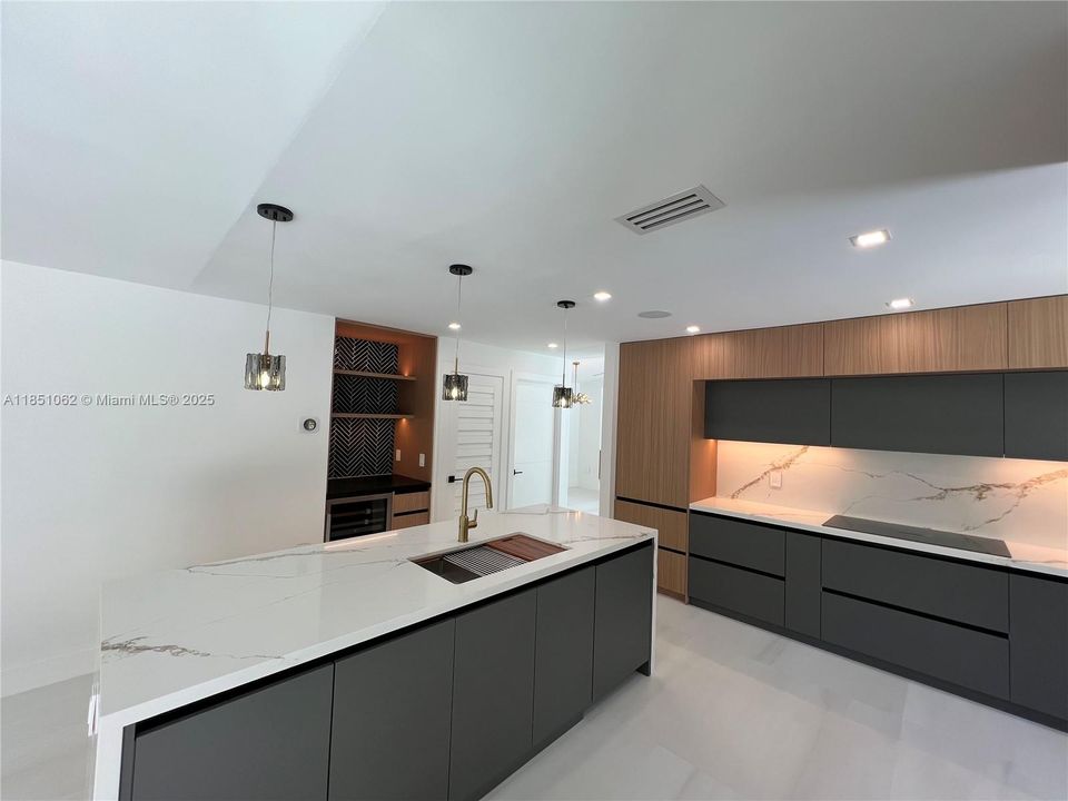 Recently Sold: $1,780,000 (4 beds, 2 baths, 2356 Square Feet)