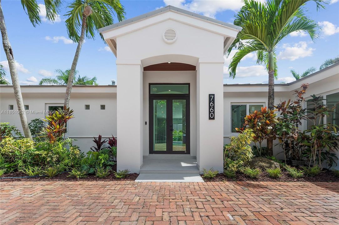 Recently Sold: $1,780,000 (4 beds, 2 baths, 2356 Square Feet)