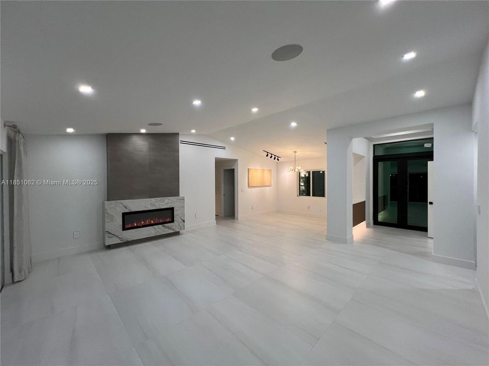 Recently Sold: $1,780,000 (4 beds, 2 baths, 2356 Square Feet)