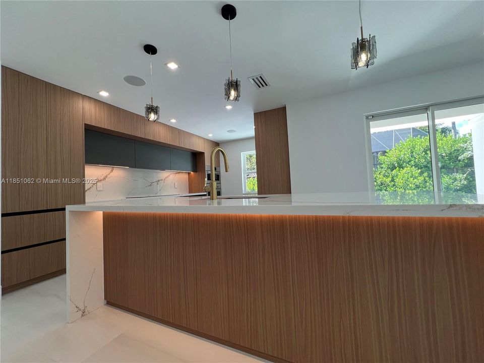 Recently Sold: $1,780,000 (4 beds, 2 baths, 2356 Square Feet)