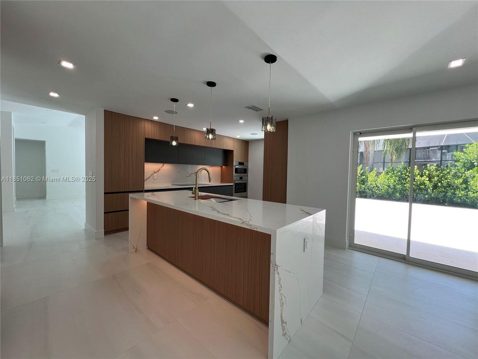 Recently Sold: $1,780,000 (4 beds, 2 baths, 2356 Square Feet)