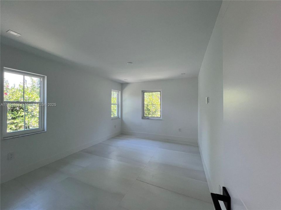 Recently Sold: $1,780,000 (4 beds, 2 baths, 2356 Square Feet)