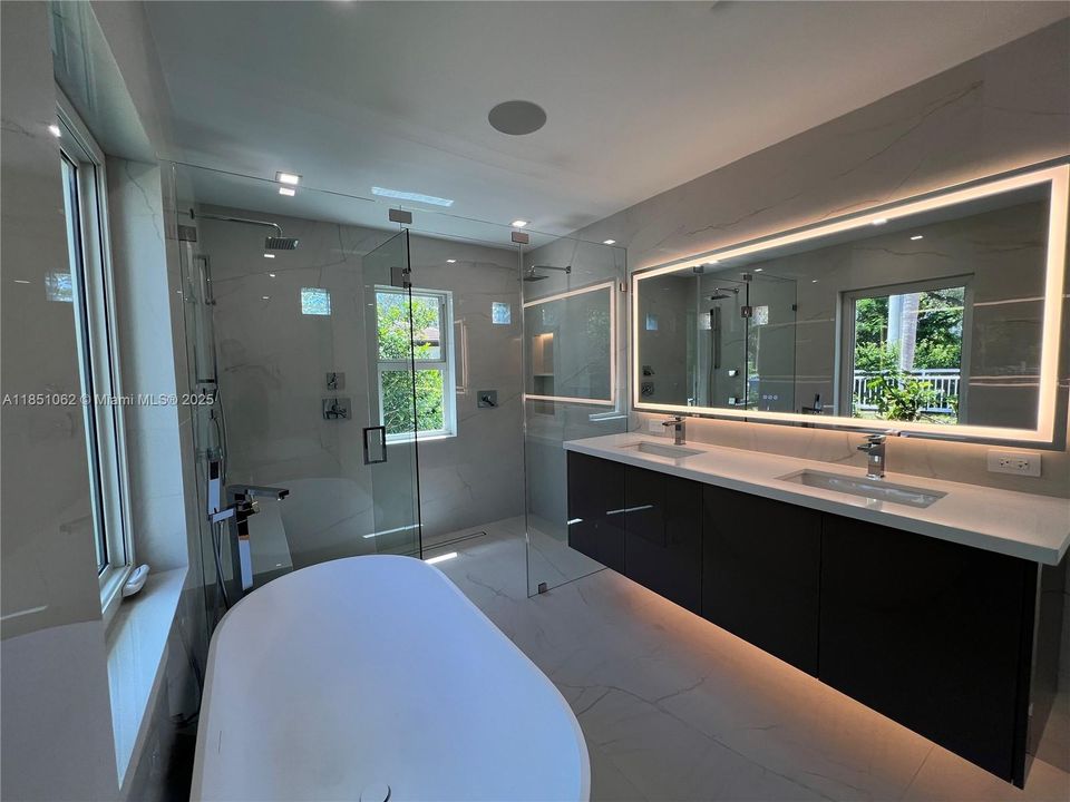 Recently Sold: $1,780,000 (4 beds, 2 baths, 2356 Square Feet)