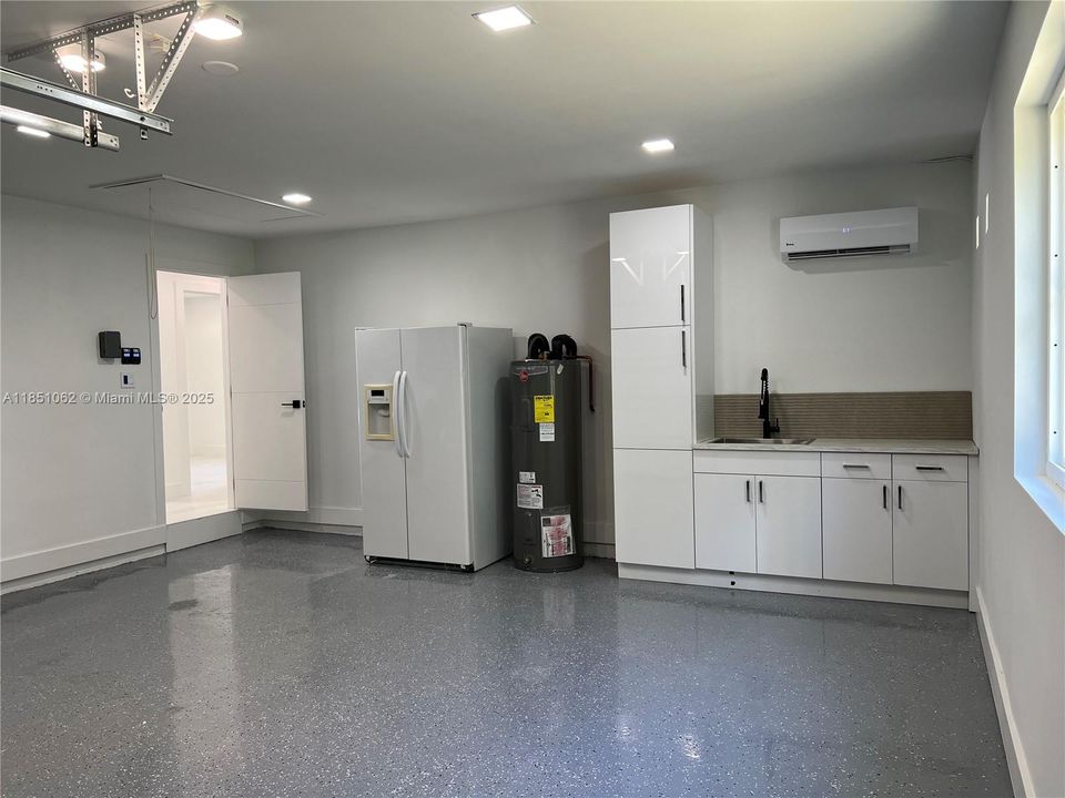 Recently Sold: $1,780,000 (4 beds, 2 baths, 2356 Square Feet)