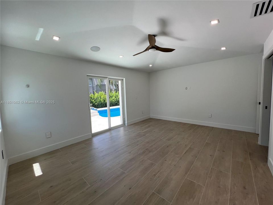 Recently Sold: $1,780,000 (4 beds, 2 baths, 2356 Square Feet)