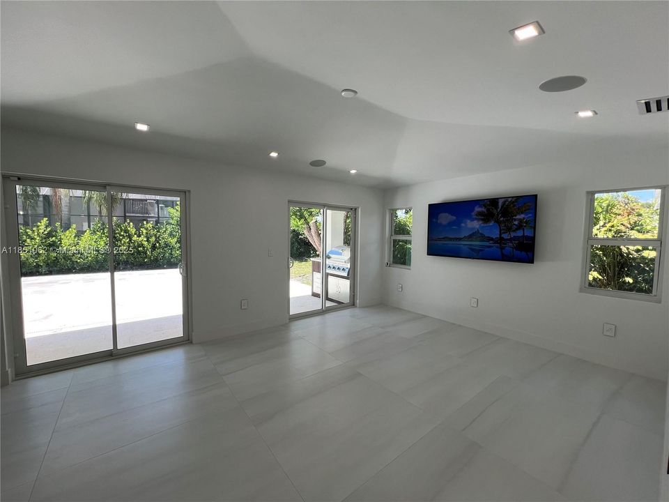 Recently Sold: $1,780,000 (4 beds, 2 baths, 2356 Square Feet)