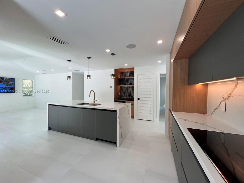 Recently Sold: $1,780,000 (4 beds, 2 baths, 2356 Square Feet)