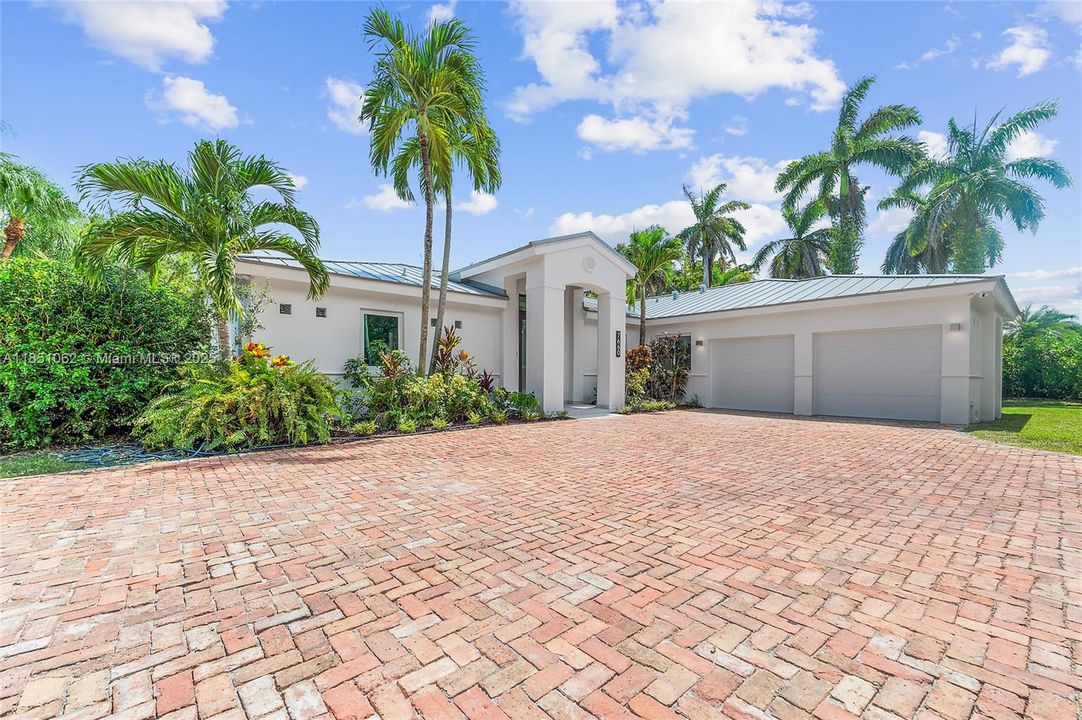 Recently Sold: $1,780,000 (4 beds, 2 baths, 2356 Square Feet)