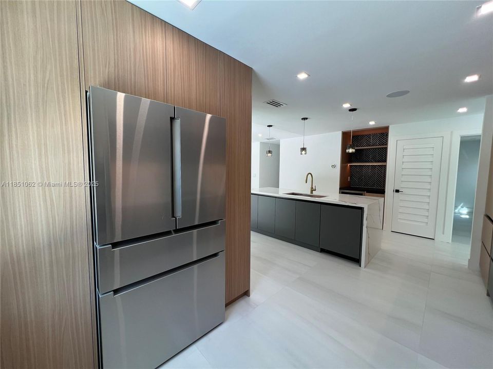 Recently Sold: $1,780,000 (4 beds, 2 baths, 2356 Square Feet)