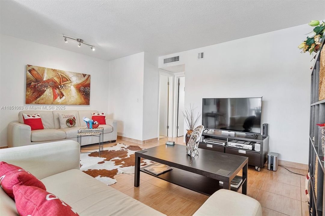 Недавно продано: $257,000 (1 спален, 1 ванн, 652 Квадратных фут)