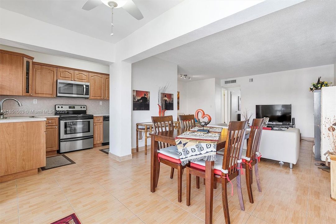 Недавно продано: $257,000 (1 спален, 1 ванн, 652 Квадратных фут)