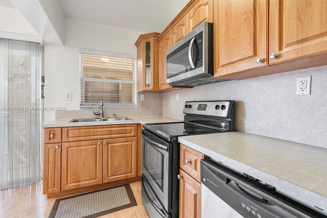 Недавно продано: $257,000 (1 спален, 1 ванн, 652 Квадратных фут)