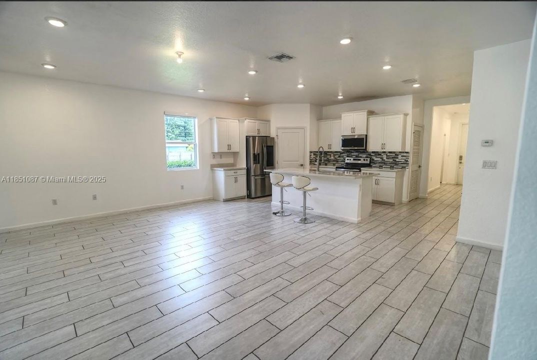 Недавно арендовано: $4,400 (4 спален, 2 ванн, 1799 Квадратных фут)