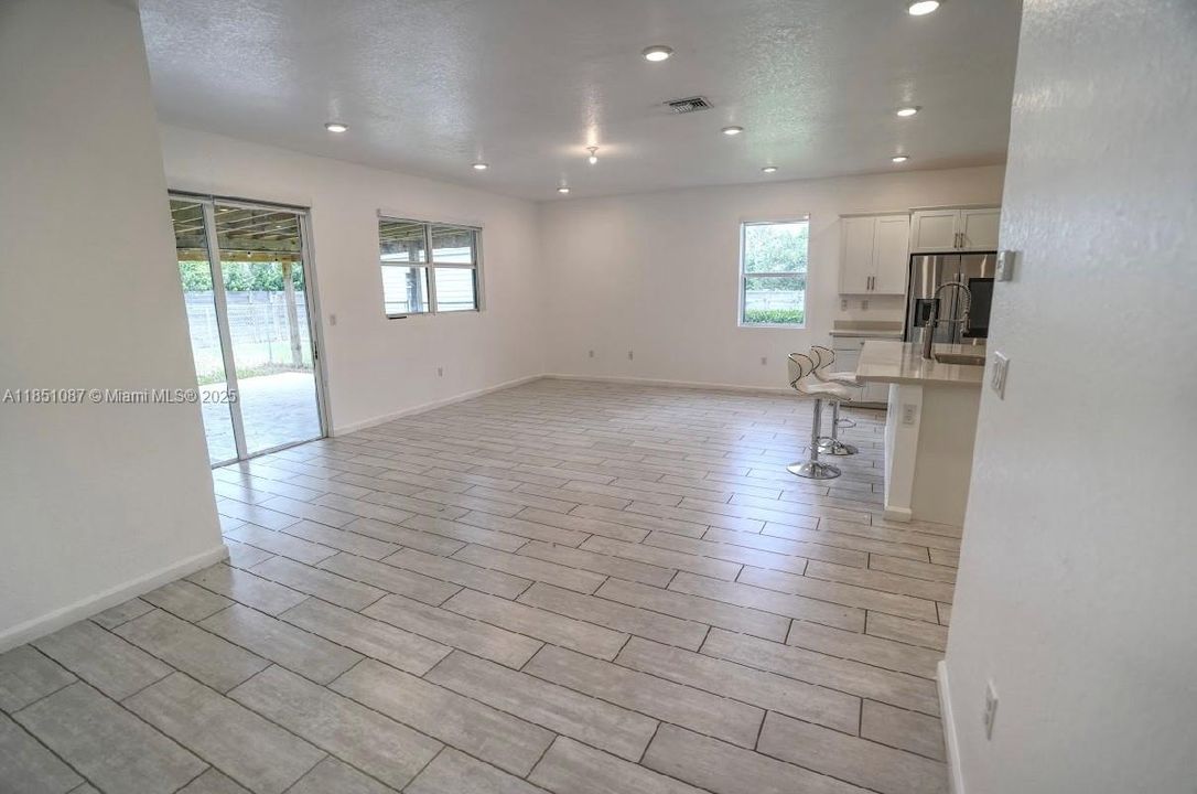 Недавно арендовано: $4,400 (4 спален, 2 ванн, 1799 Квадратных фут)