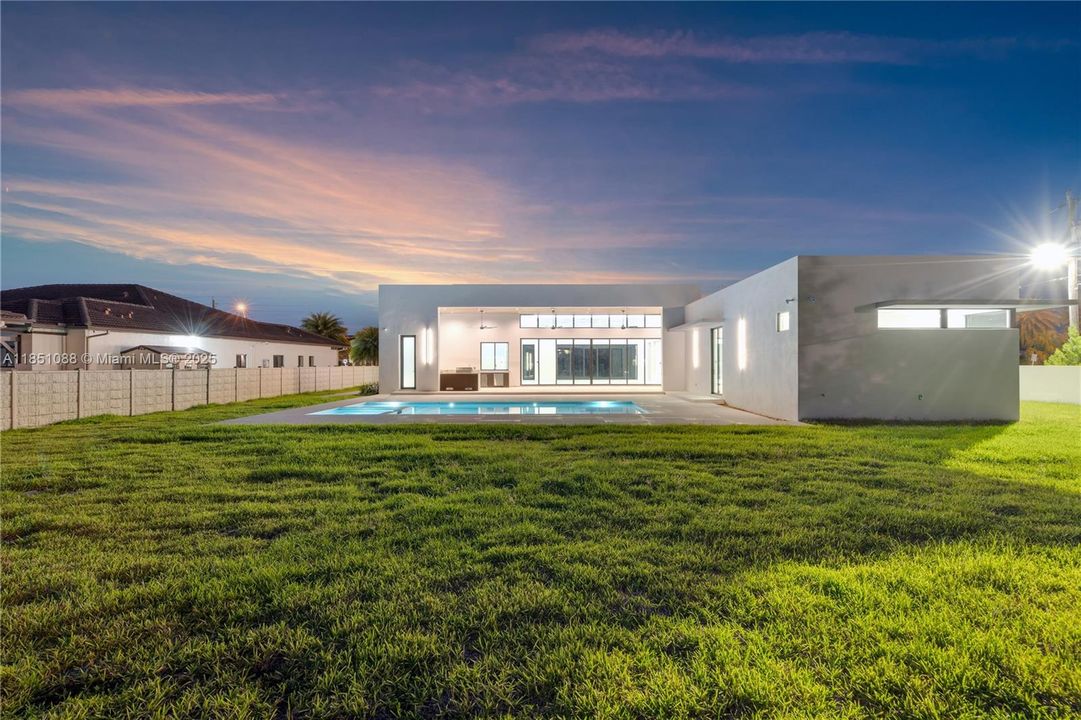 Back structure and pool night view