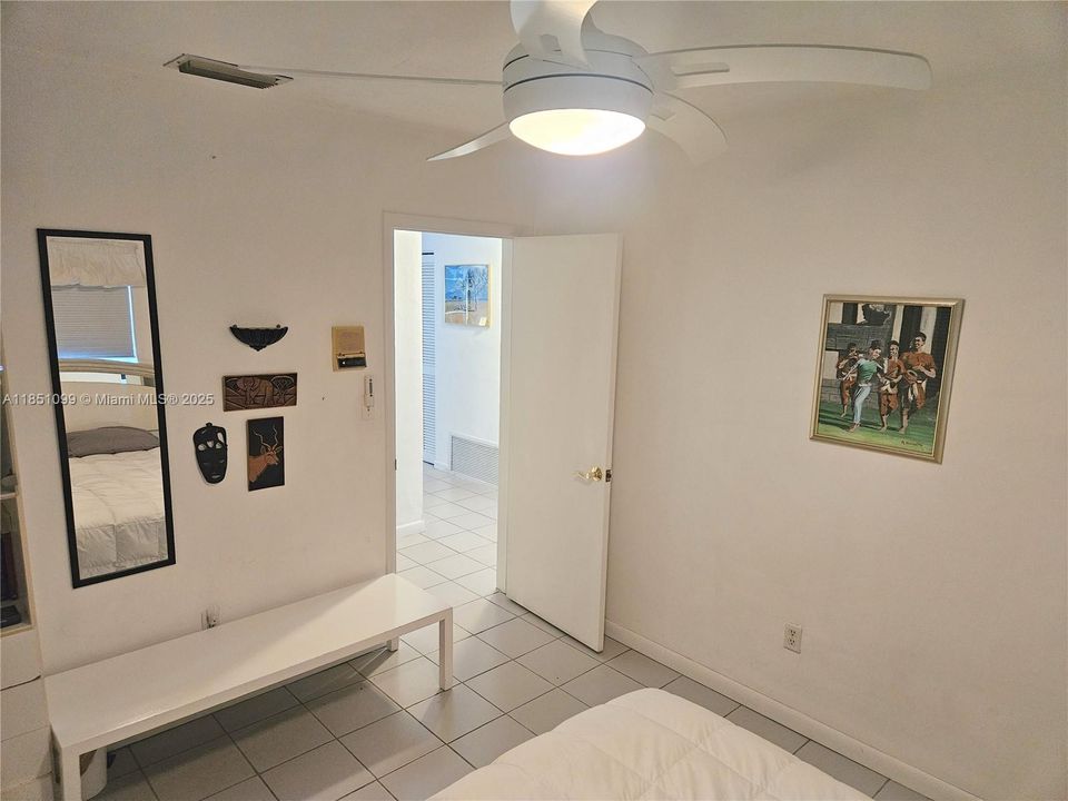 Recently Sold: $1,000,000 (4 beds, 3 baths, 1995 Square Feet)