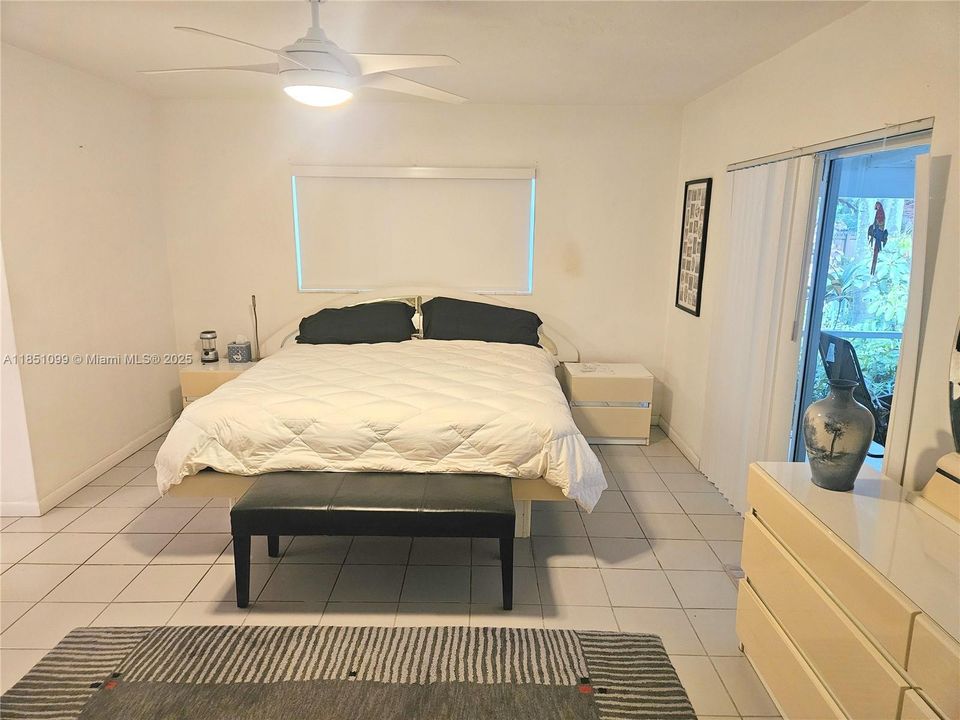 Recently Sold: $1,000,000 (4 beds, 3 baths, 1995 Square Feet)