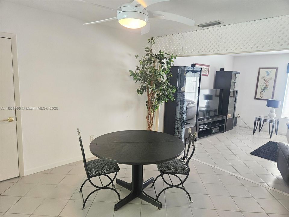 Recently Sold: $1,000,000 (4 beds, 3 baths, 1995 Square Feet)