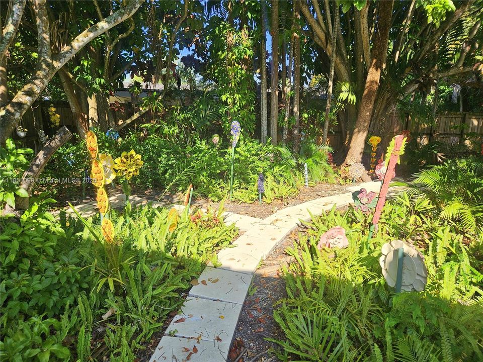 Recently Sold: $1,000,000 (4 beds, 3 baths, 1995 Square Feet)