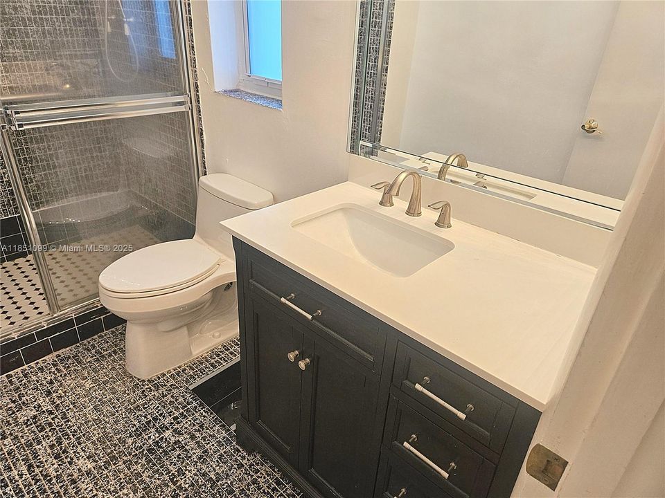 Recently Sold: $1,000,000 (4 beds, 3 baths, 1995 Square Feet)