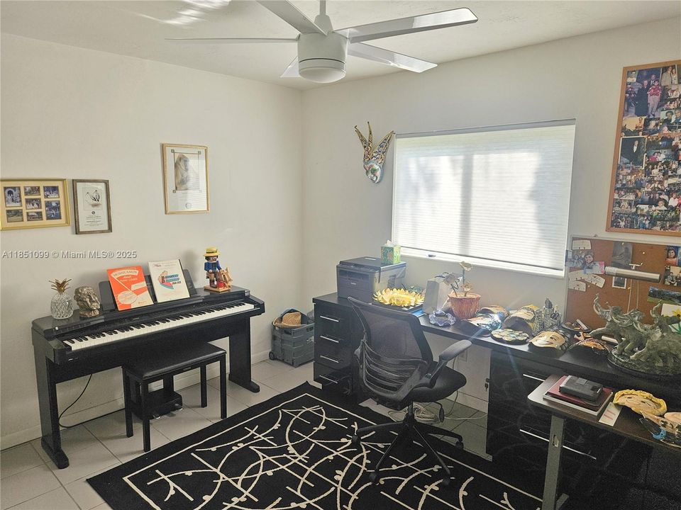 Recently Sold: $1,000,000 (4 beds, 3 baths, 1995 Square Feet)