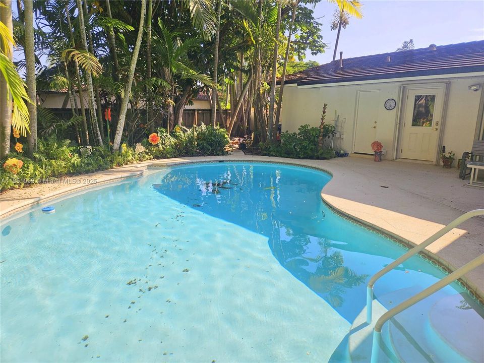 Recently Sold: $1,000,000 (4 beds, 3 baths, 1995 Square Feet)