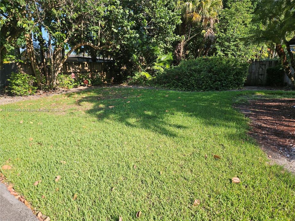 Recently Sold: $1,000,000 (4 beds, 3 baths, 1995 Square Feet)