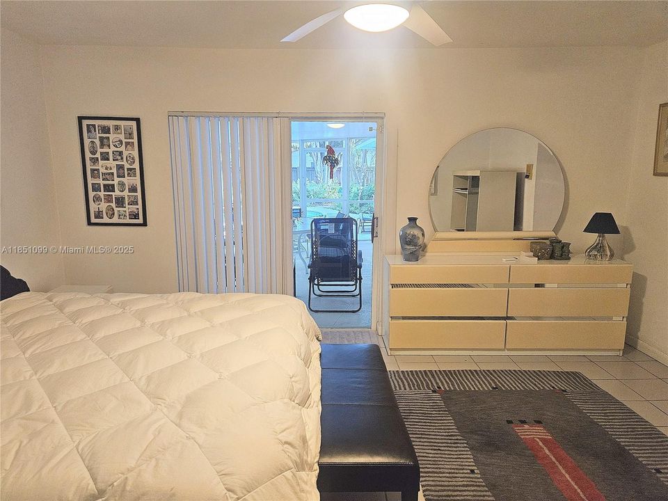 Recently Sold: $1,000,000 (4 beds, 3 baths, 1995 Square Feet)