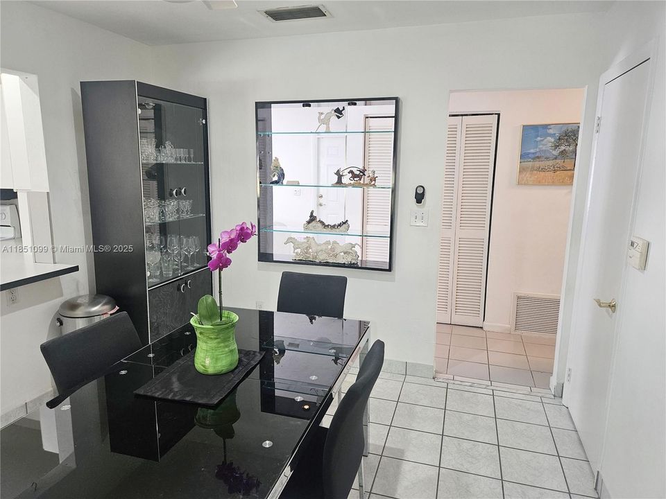 Recently Sold: $1,000,000 (4 beds, 3 baths, 1995 Square Feet)