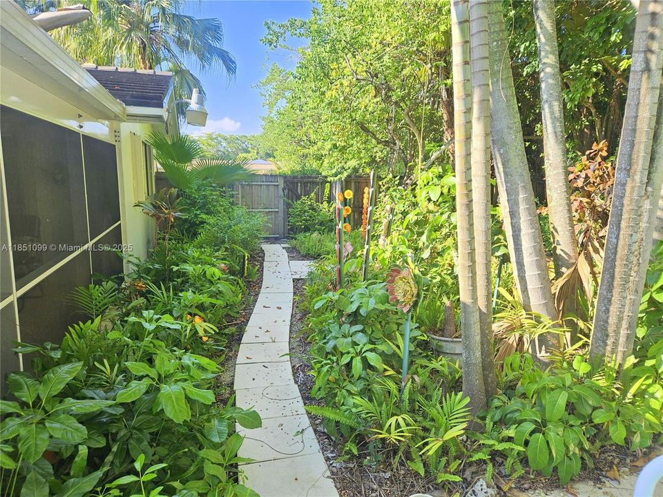 Recently Sold: $1,000,000 (4 beds, 3 baths, 1995 Square Feet)