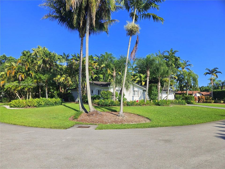 Recently Sold: $1,000,000 (4 beds, 3 baths, 1995 Square Feet)