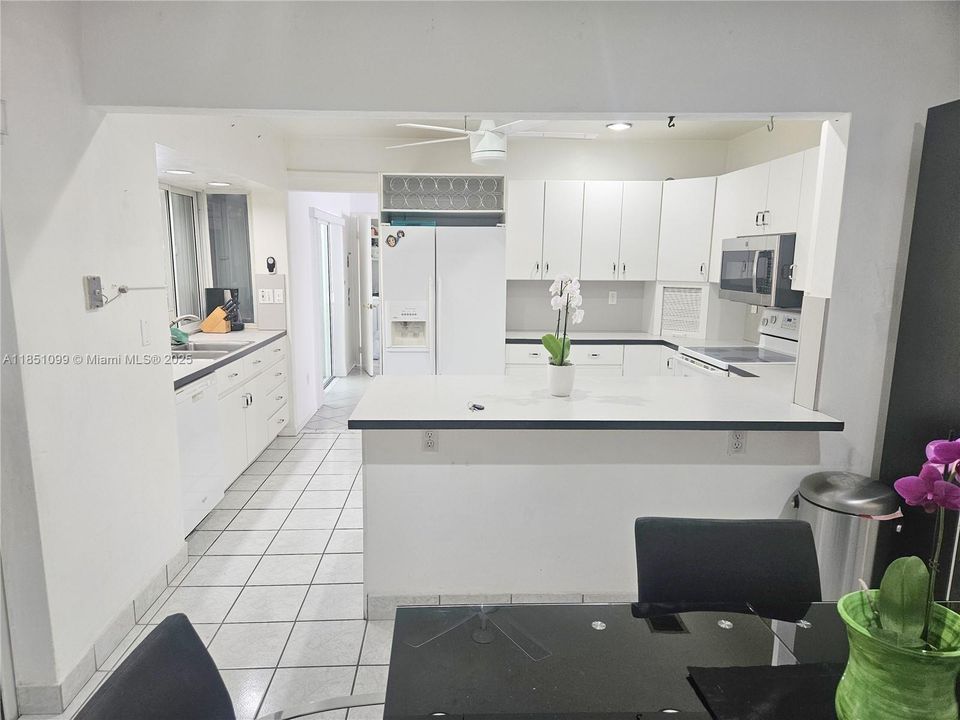 Recently Sold: $1,000,000 (4 beds, 3 baths, 1995 Square Feet)