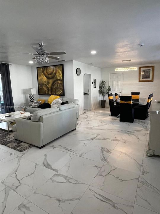 最近租的: $3,400 (3 贝兹, 2 浴室, 1611 平方英尺)