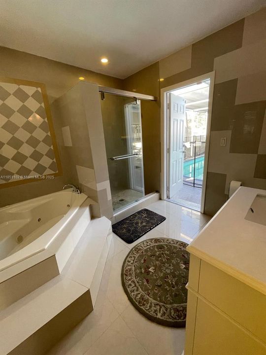 最近租的: $3,400 (3 贝兹, 2 浴室, 1611 平方英尺)